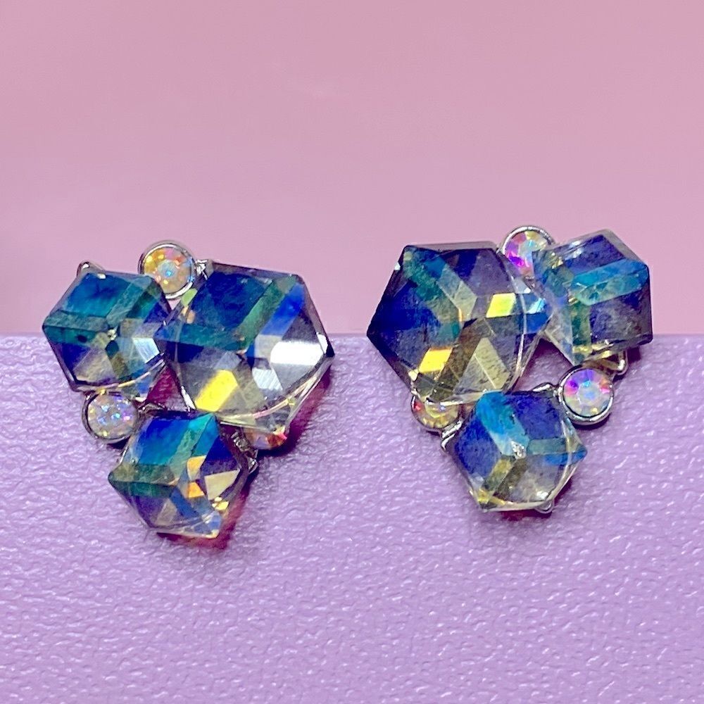 💛 Silver Tone Geometric Aurora Borealis Crystal Stud Earrings